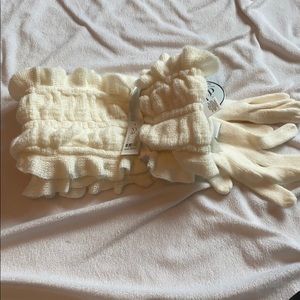 Scarf and glove set
